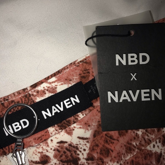 💋NBD REVOLVE Snakeskin Mini Skirt - Picture 3 of 4
